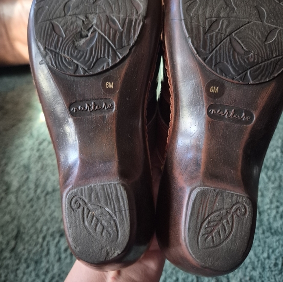 Nurture Women's Brown Leather Clogs 6M - Picture 10 of 14